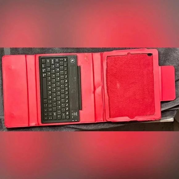 Red Innovative Technology Case with Bluetooth Keyboard For Apple iPad - Picture 2 of 6